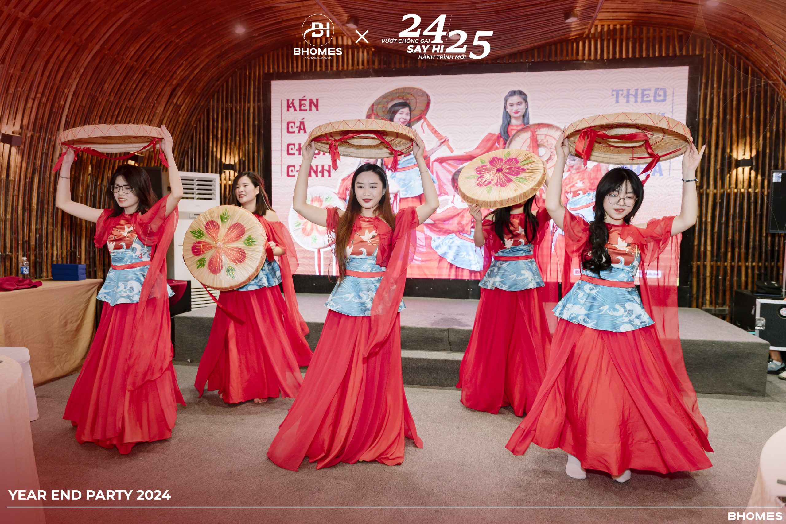 Tiết mục múa "Kén cá chọn canh" & "Theo em về nhà" Bhomes Hà Nội